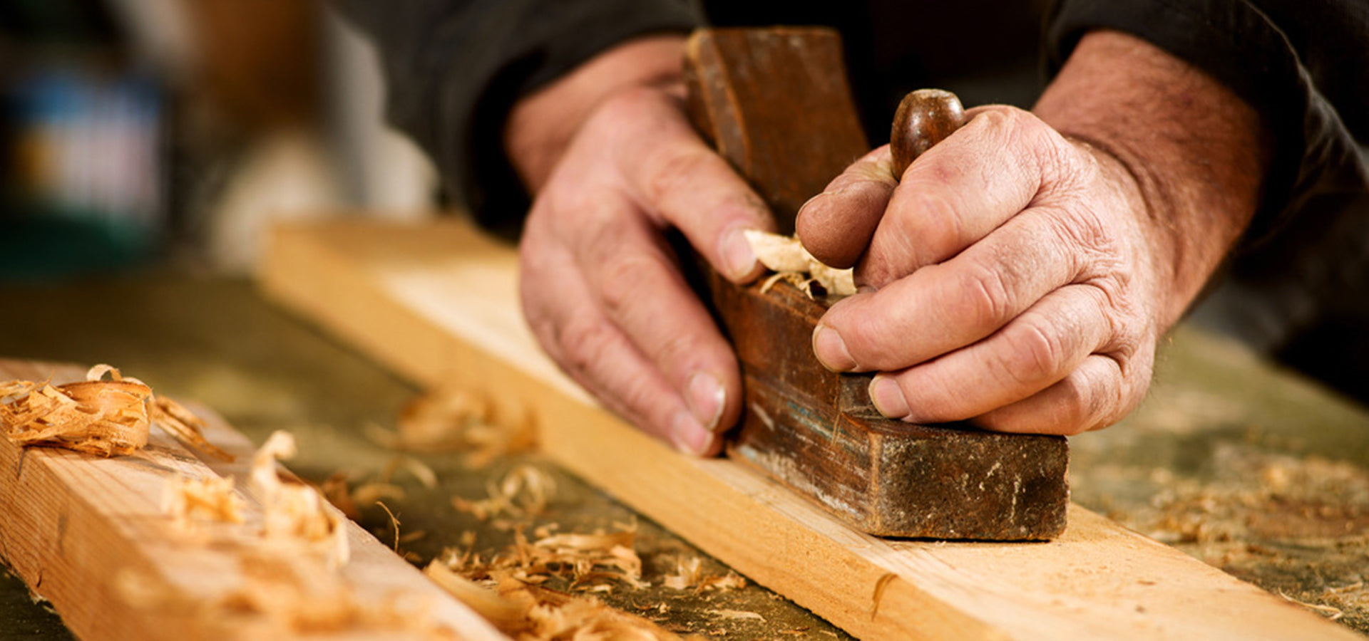 日本家具市場の新潮流：木質と竹製家具の永遠の魅力